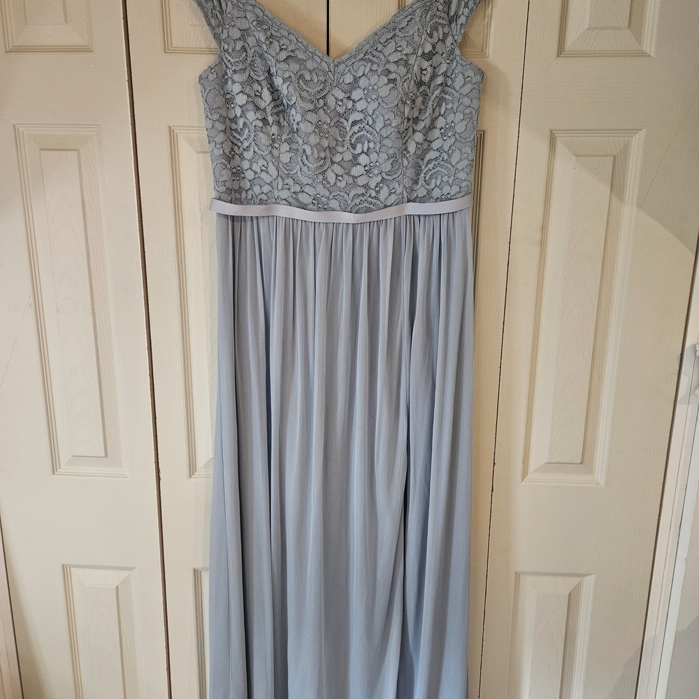 Elegant Lace Evening Gown in Light Blue